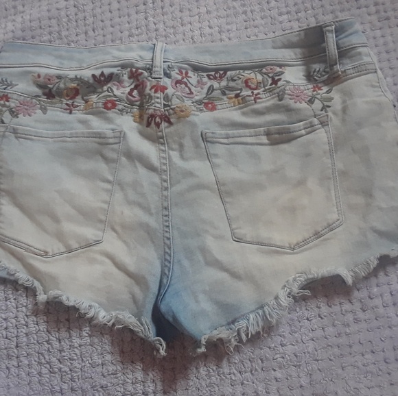 Shorts - Picture 2 of 2